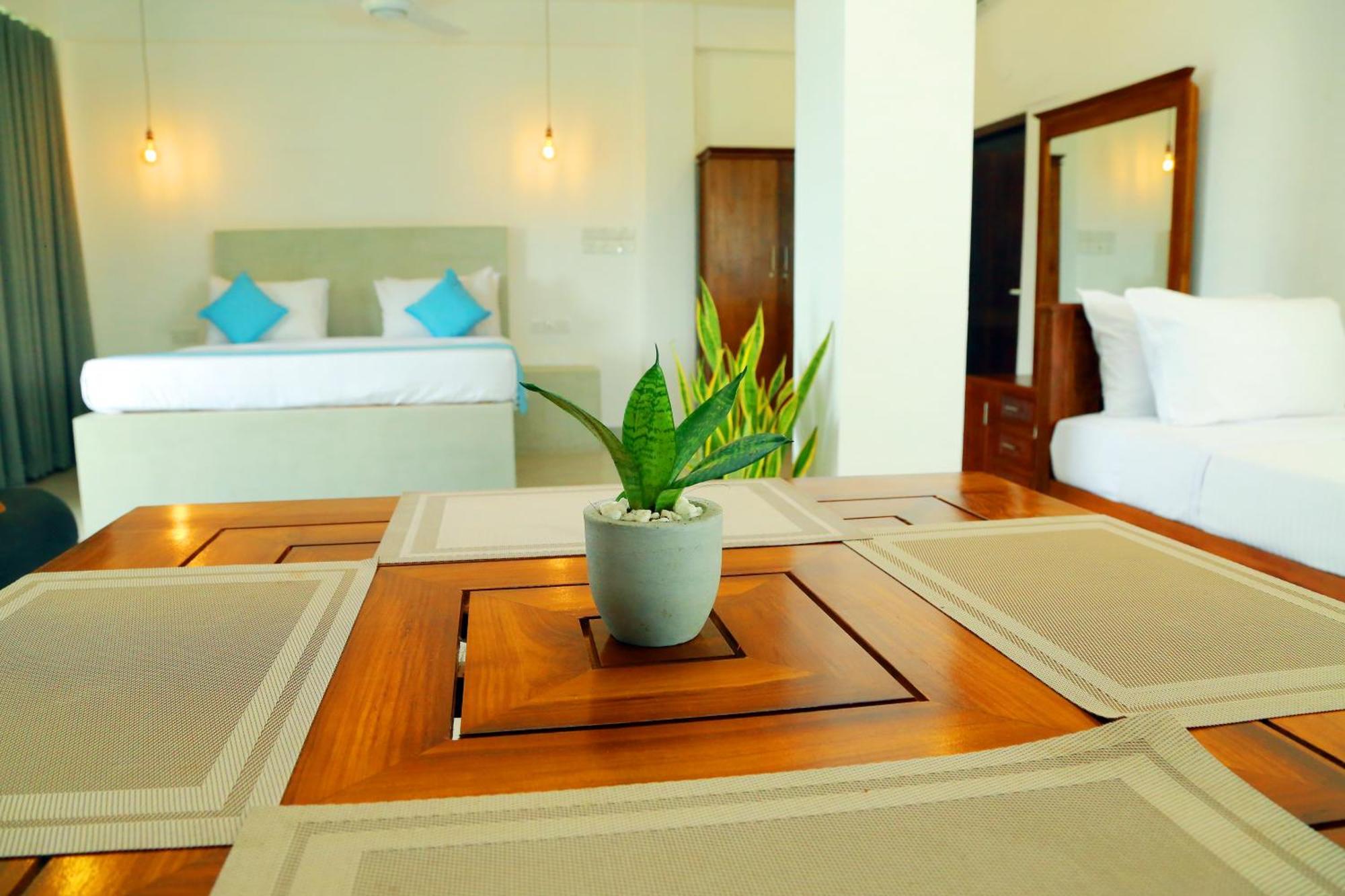 Cocos Hotel Midigama Exterior photo