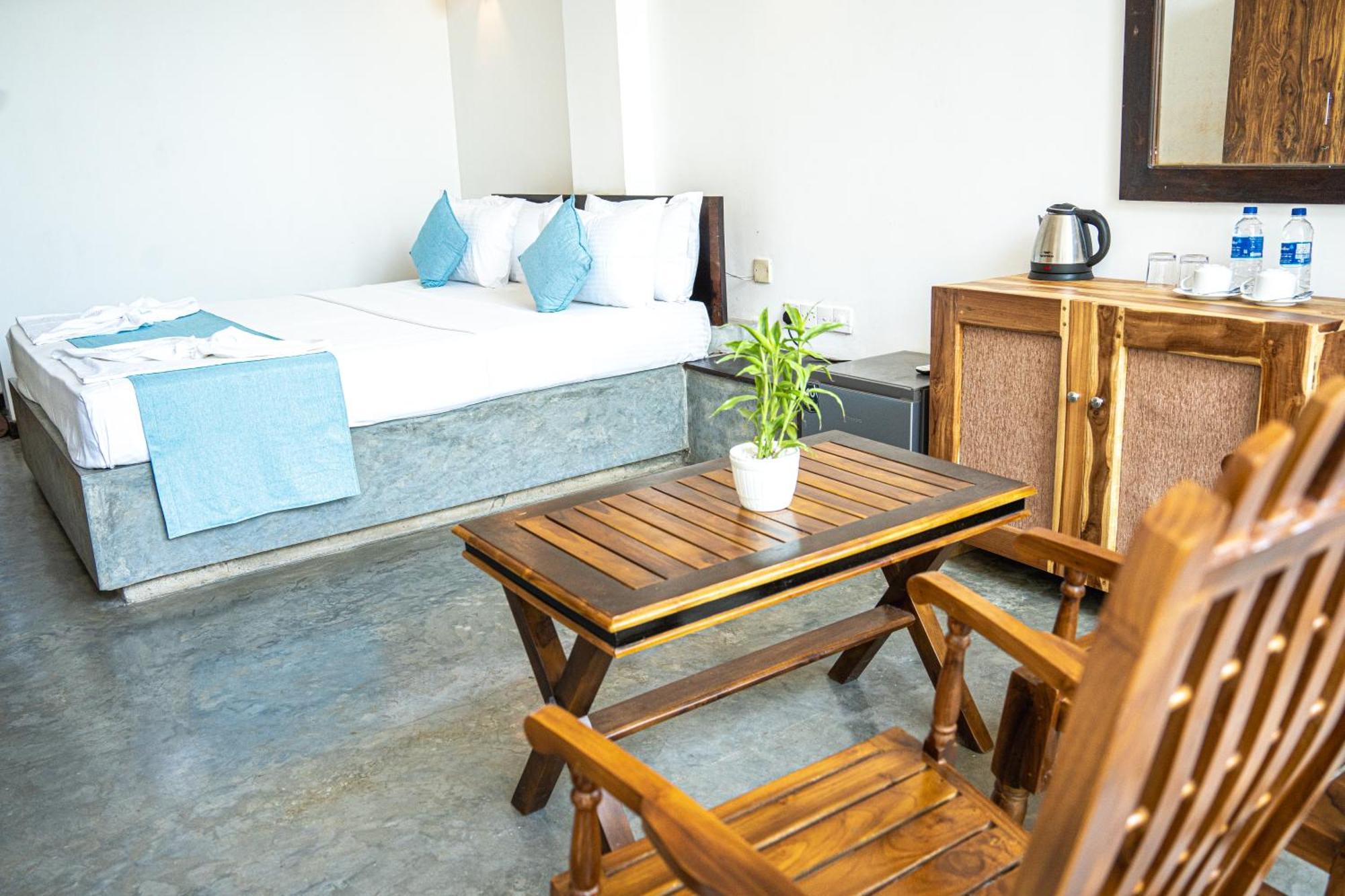 Cocos Hotel Midigama Exterior photo