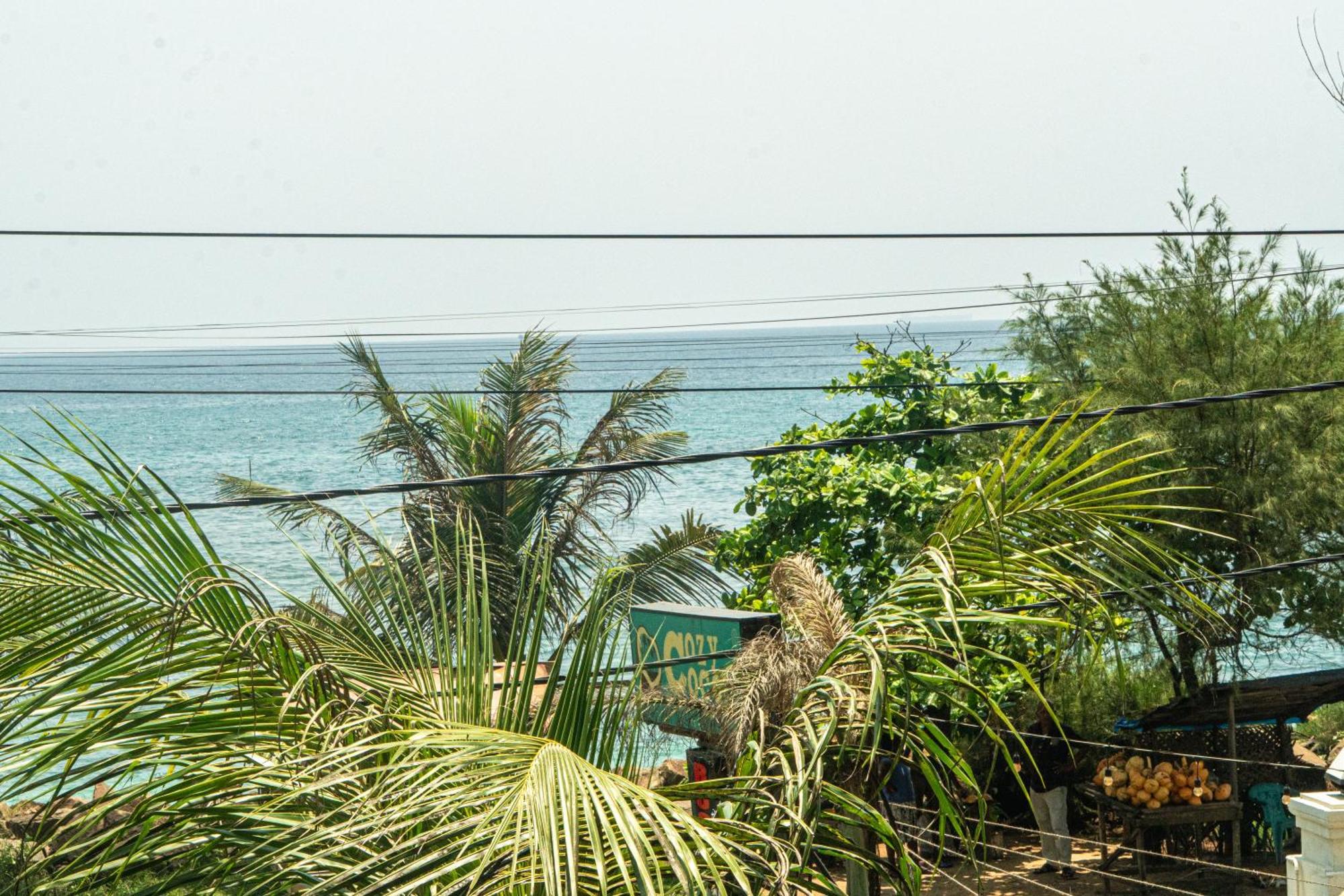 Cocos Hotel Midigama Exterior photo